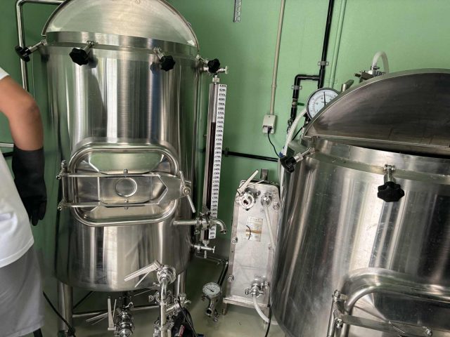 ビールをつくっています。