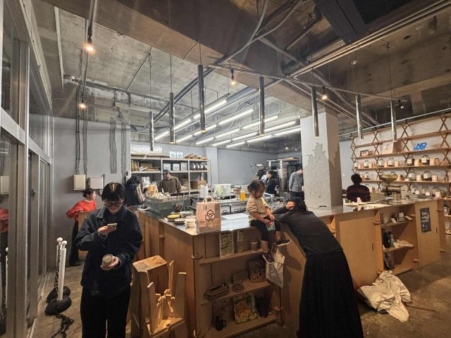 明日6日より通常営業です。